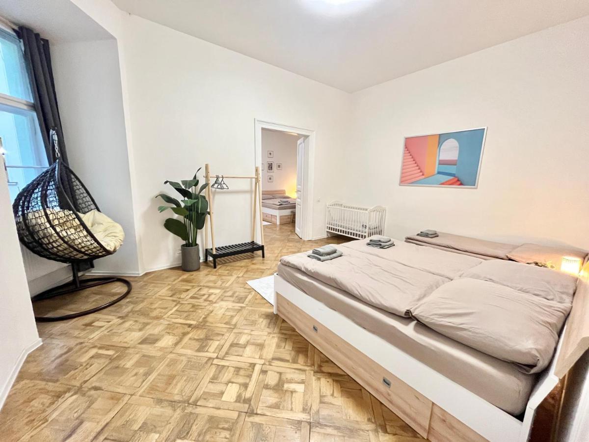 Spacious 2bdr With Free Parking In Wenceslas Square Prague