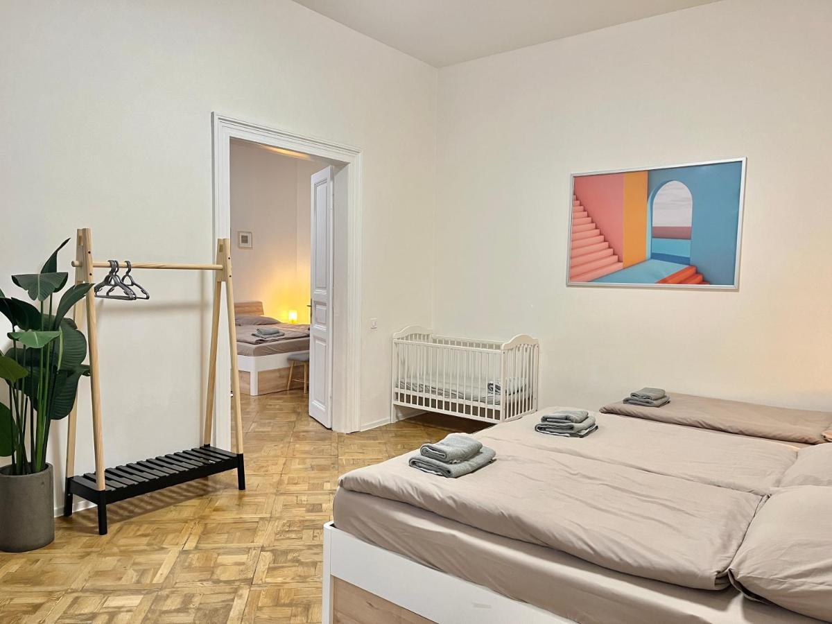 Spacious 2bdr With Free Parking In Wenceslas Square Apartment Prague
