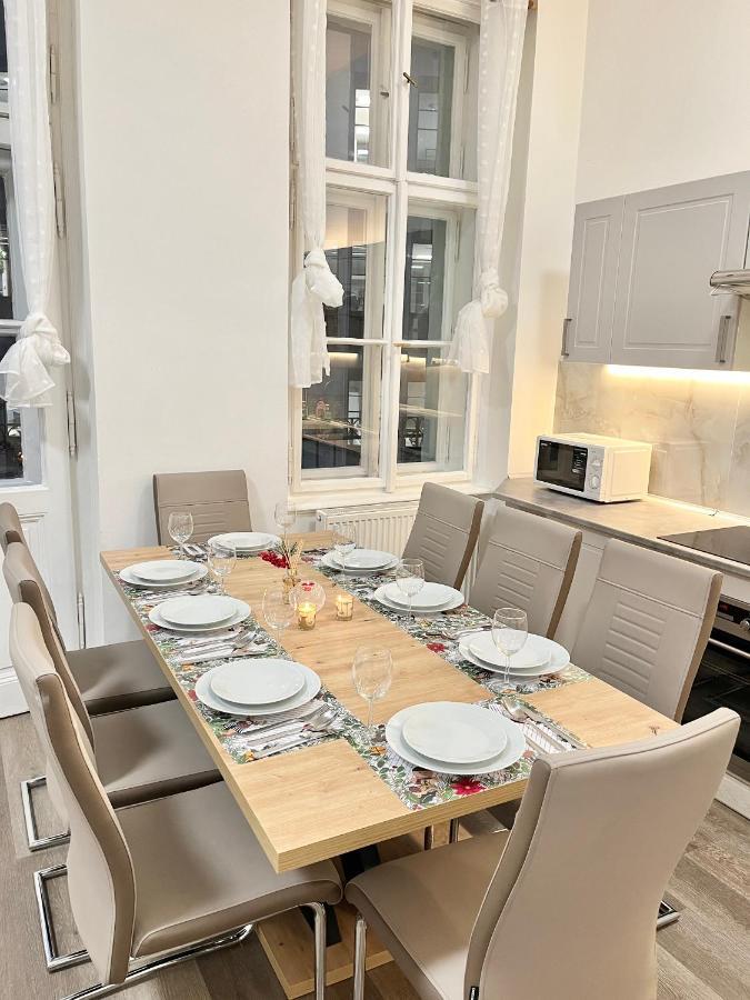 Apartment Spacious 2bdr With Free Parking In Wenceslas Square