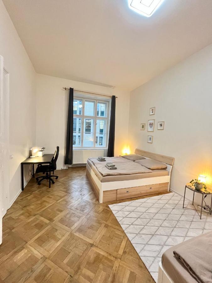 Spacious 2bdr With Free Parking In Wenceslas Square Apartment Prague