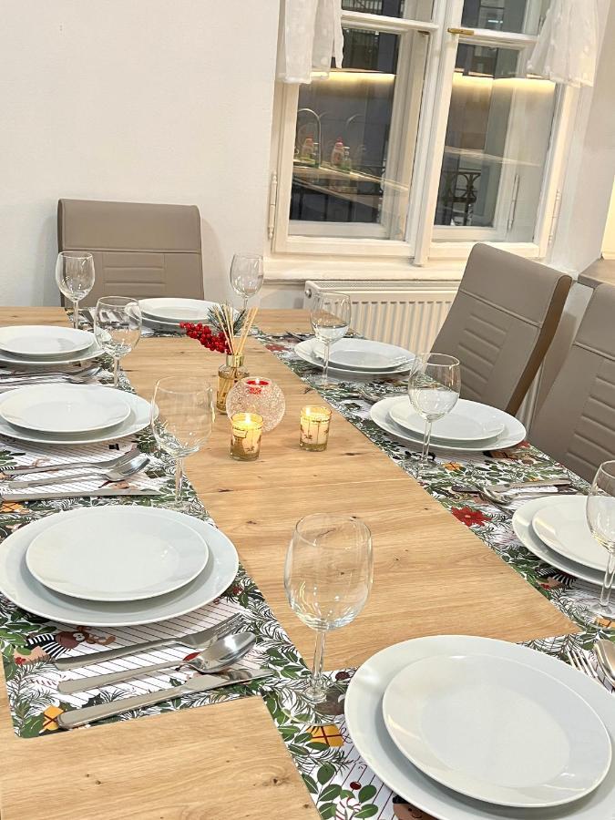 Spacious 2bdr With Free Parking In Wenceslas Square Apartment